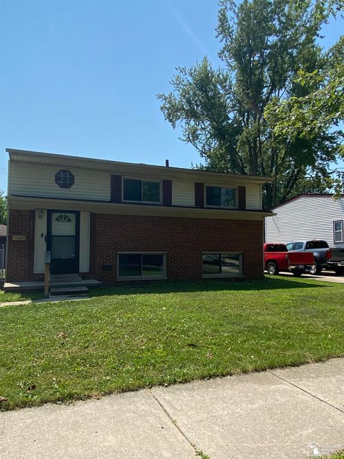 23135 Candace Dr, Rockwood, MI, 48173-1223 | Card Image