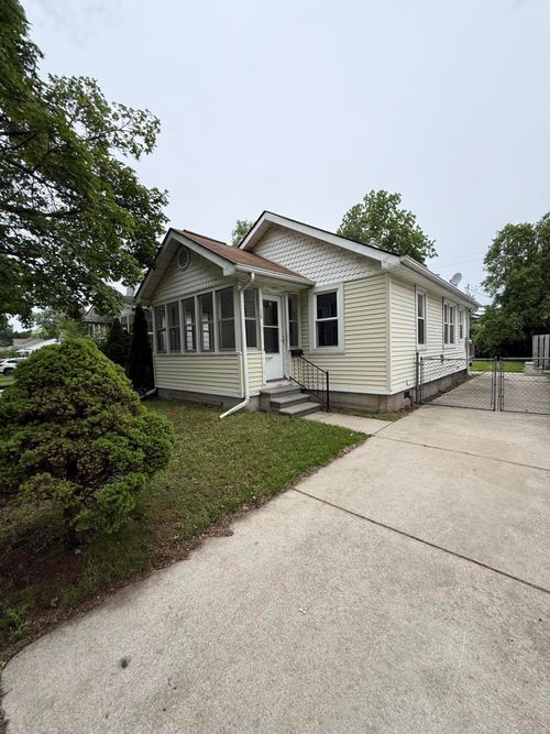 68 W Maxlow Ave, Hazel Park, MI, 48030-2215 | Card Image