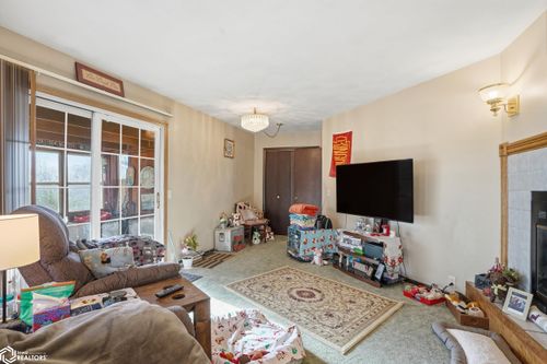 9435 118th St, Burlington, IA, 52601-8518 | Card Image