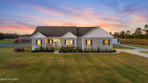 686 Piney Woods Rd, Burgaw, NC, 28425-4255 | Card Image