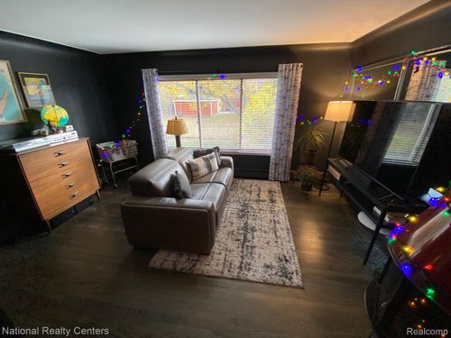 apt-237-995 N Cass Lake Rd, Waterford, MI, 48328-2378 | Card Image