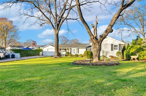 25 45th St, Islip, NY, 11751-1701 | Card Image