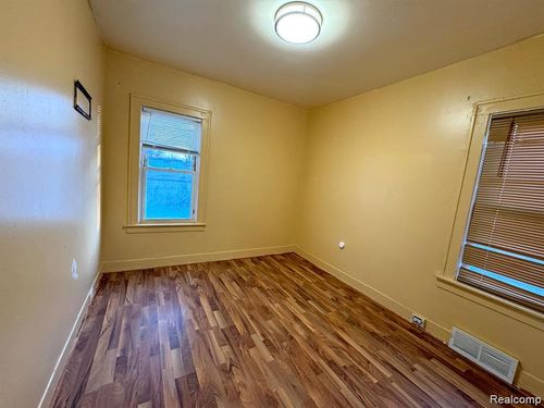 7534 Fisher Ave, Warren, MI, 48091-2982 | Card Image