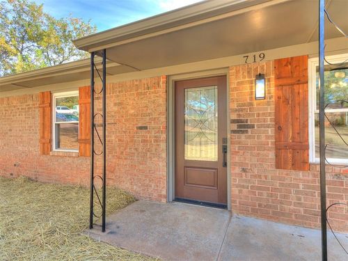 719 Ash St, Chandler, OK, 74834-1007 | Card Image
