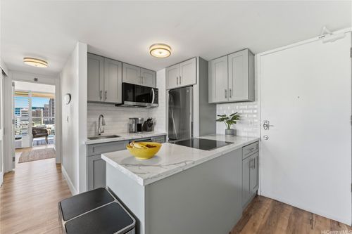 2020-445 Seaside Ave, Honolulu, HI, 96815-5528 | Card Image