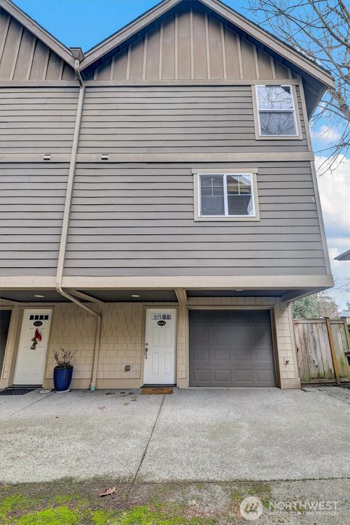 a-8614 23rd Ave Ne, Seattle, WA, 98115-3311 | Card Image