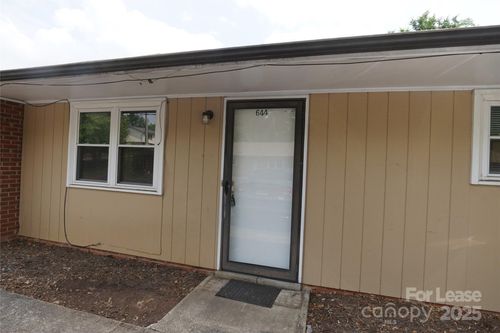 644 3rd St Se, Hickory, NC, 28602-3742 | Card Image