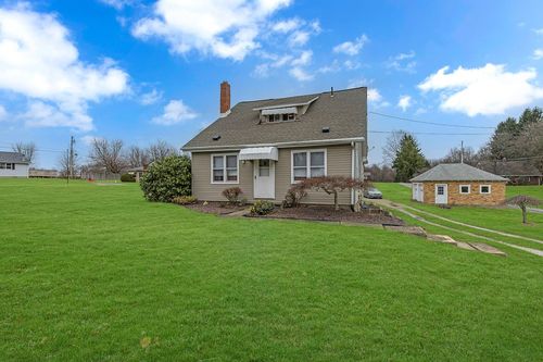 1196 Mercer Rd, Ellwood City, PA, 16117-5112 | Card Image