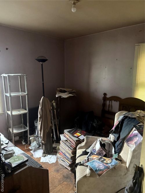 19363 Plainview Ave, Detroit, MI, 48219-2733 | Card Image