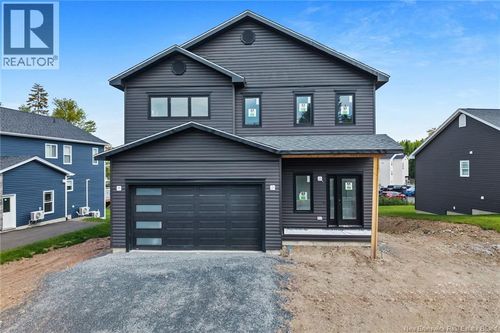 39 Winterberry Dr, House with 6 bedrooms, 4 bathrooms and null parking in Fredericton NB | Card Image