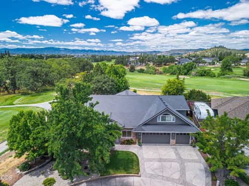 1085 Oak Grove Ct, Eagle Point, OR, 97524-9030 | Card Image