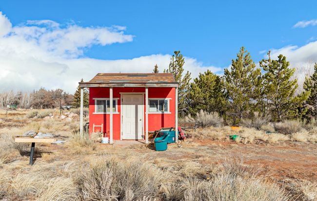 View of outdoor structure | Image 9