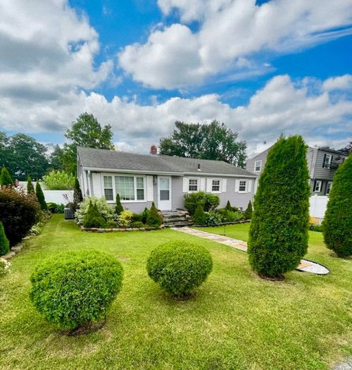 11 Nickerson St, Cranston, RI, 02910-5228 | Card Image