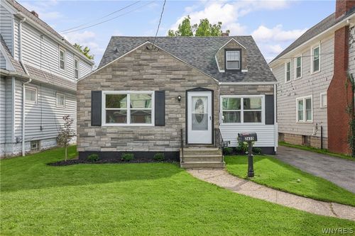 2635 Porter Rd, Niagara Falls, NY, 14305-3225 | Card Image