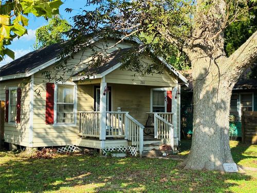 201 E Front St, Brazoria, TX, 77422-8756 | Card Image