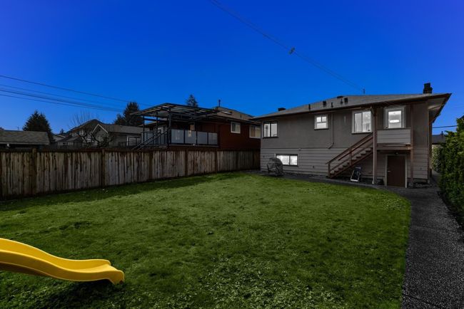 722 E 17th St, House other with 3 bedrooms, 2 bathrooms and 1 parking in North Vancouver BC | Image 20