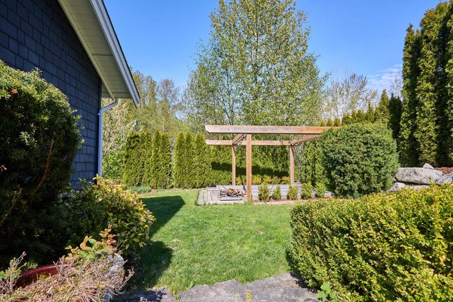 1001 Jay Crescent, House other with 6 bedrooms, 4 bathrooms and 2 parking in Squamish BC | Image 36