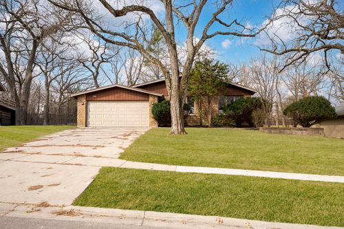 2205 Country Knoll Ln, Elgin, IL, 60123-4973 | Card Image