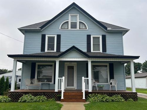 303 S Freedom St, LENA, IL, 61048-9553 | Card Image