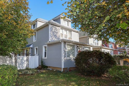 23701 Fairbury Avenue, New York, NY, 11426 | Card Image