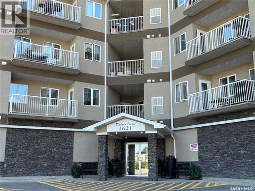 204-1621 Dakota Dr, Regina, SK, S4Z0A8 | Card Image