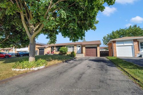 13 Manitou Cres, Brampton, ON, L6S2Z6 | Card Image