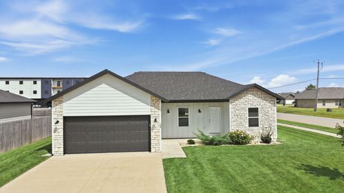 103 W Bluegrass St, Rogersville, MO, 65742-8826 | Card Image