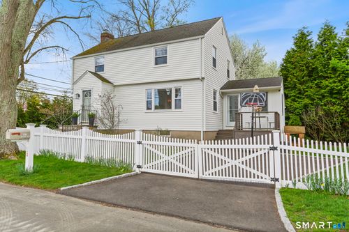 126 Ann St, Fairfield, CT, 06824-5802 | Card Image