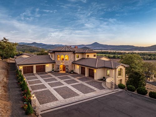 766 Meridian Rd, Eagle Point, OR, 97524-7947 | Card Image