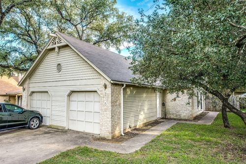8811 Clearbrook Trl, Austin, TX, 78729-4624 | Card Image