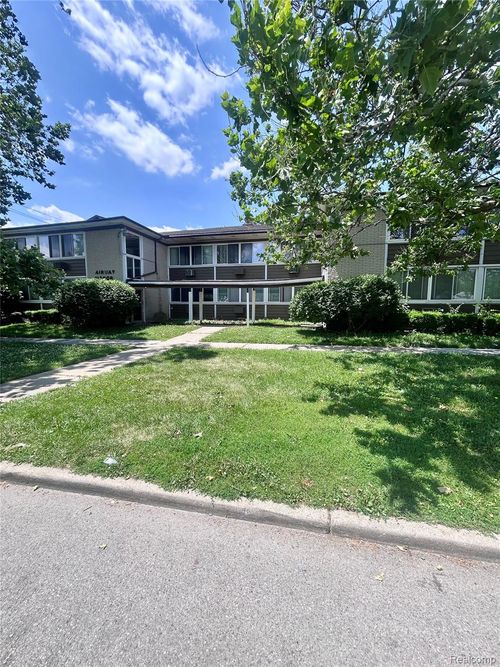 19131 Lahser Rd, Detroit, MI, 48219-5523 | Card Image