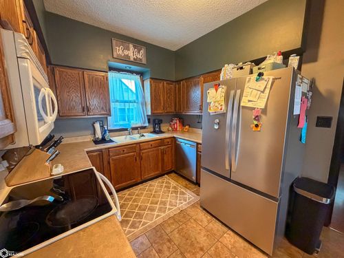 419 3rd St Se, Hampton, IA, 50441-2610 | Card Image