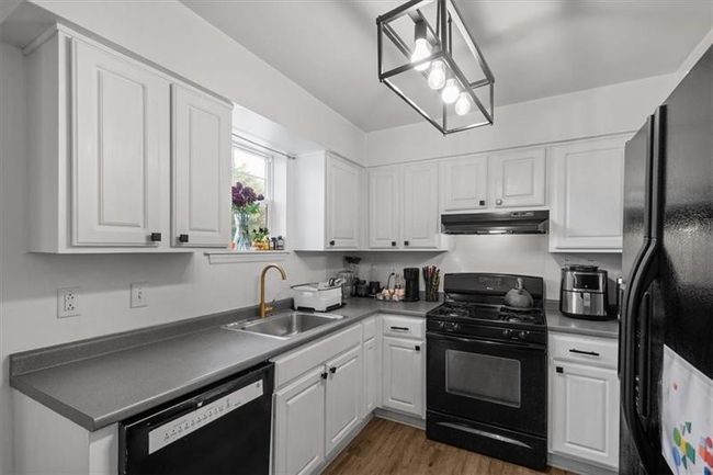 124 Pleasant Ridge Rd, House other with 3 bedrooms, 2 bathrooms and 1 parking in Mc Kees Rocks PA | Image 9