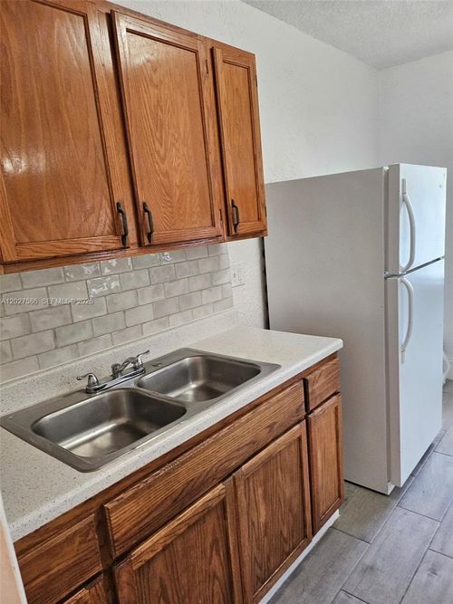 2-709 Ne 4th Ct, Hallandale Beach, FL, 33009-8540 | Card Image