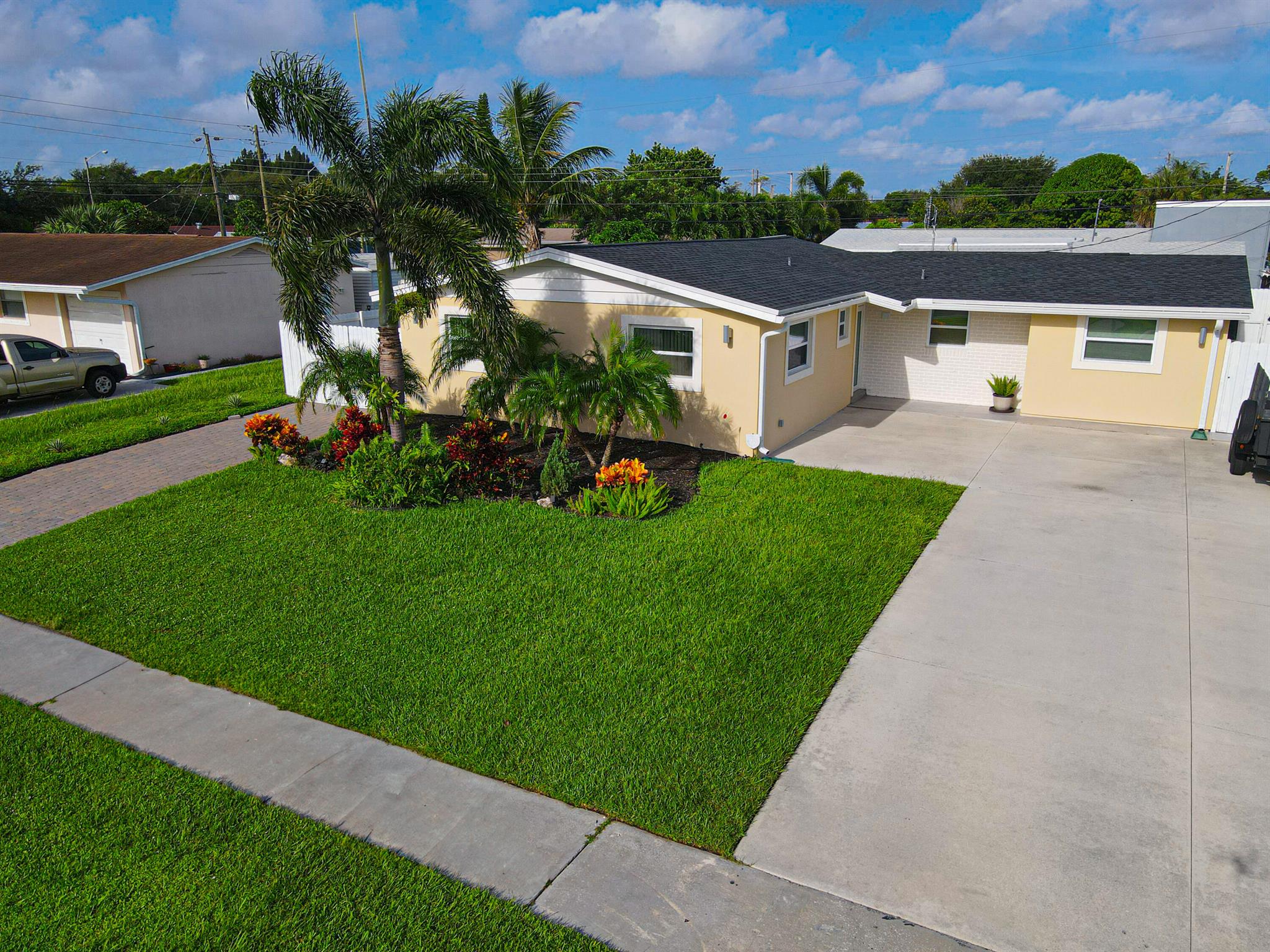 Harth Dr, West Palm Beach, FL 33415