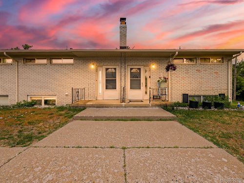 132 Huronview Court, White Lake Charter Township, MI, 48386 | Card Image