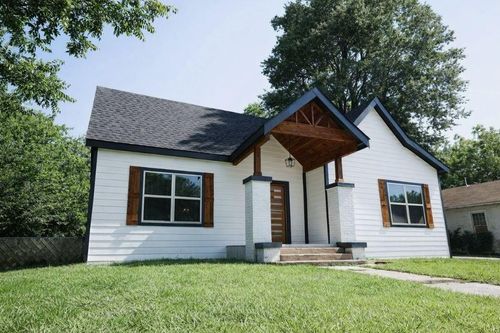 617 E 9th St, Bonham, TX, 75418-3928 | Card Image