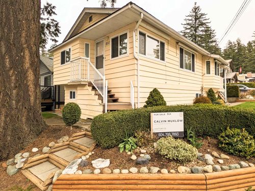 251 1 St Avenue, House other with 4 bedrooms, 2 bathrooms and null parking in Cultus Lake BC | Card Image