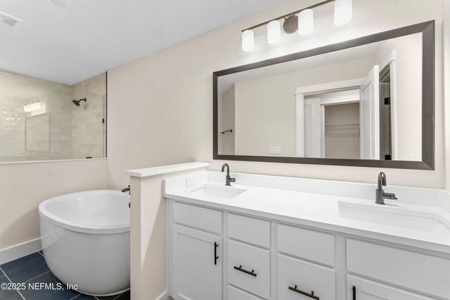 *Photo is of the same floor plan, different unit in building. Some finishes may slightly differ.* | Image 16