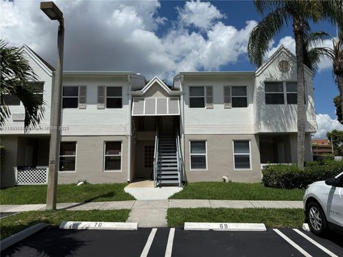 4-17500 Nw 67th Pl, Hialeah, FL, 33015-5844 | Card Image