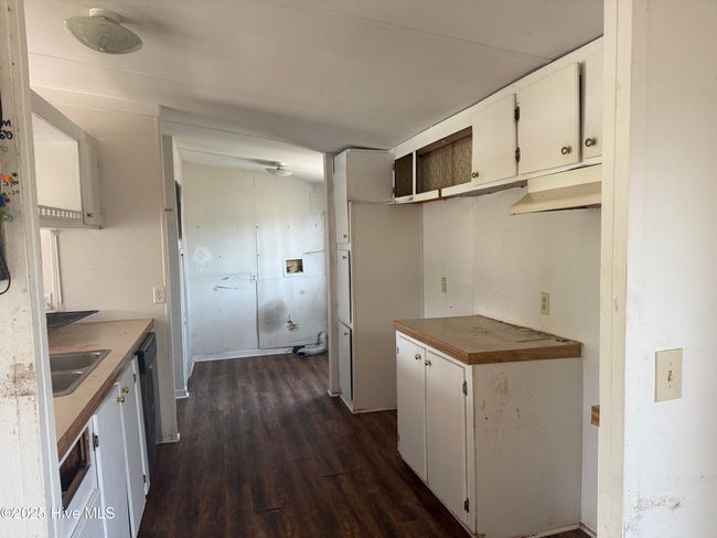 108 N Queens St, House other with 3 bedrooms, 2 bathrooms and null parking in Hubert NC | Image 5