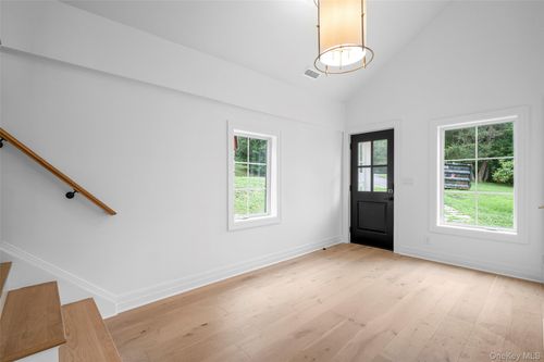 73 Whippoorwill Rd, North Castle, NY, 10504-1106 | Card Image