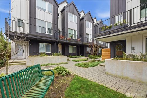 c-13339 Greenwood Ave N, Seattle, WA, 98133-7312 | Card Image