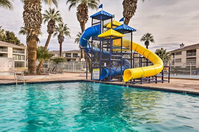 Las Palmas Resort Pool | Image 37