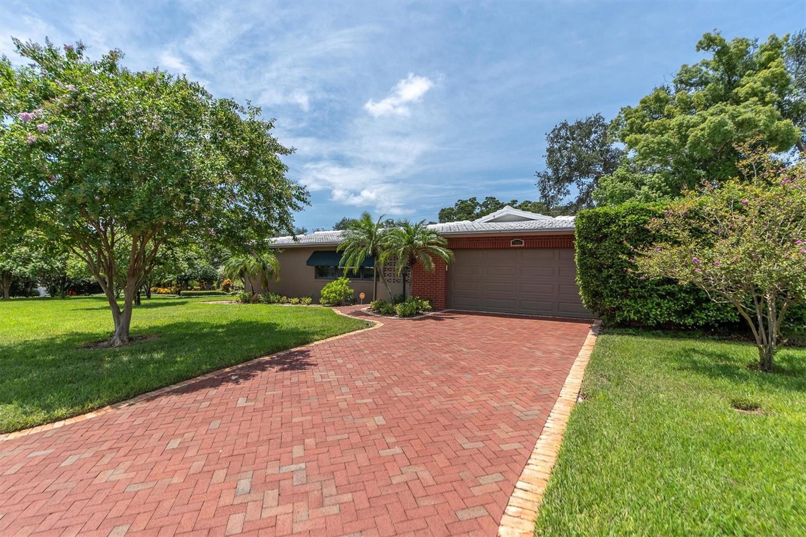 Barry Ct, Seminole, FL 33772