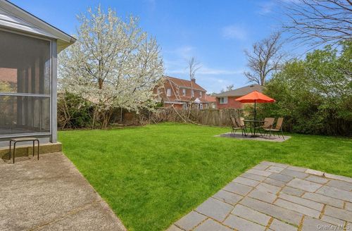 162 13th Ave, Whitestone, NY, 11357-2841 | Card Image