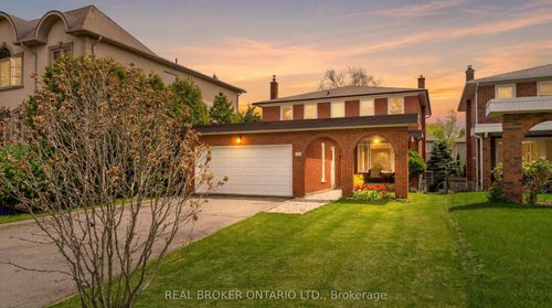 111 Madawaska Ave, North York, ON, M2M2R5 | Card Image