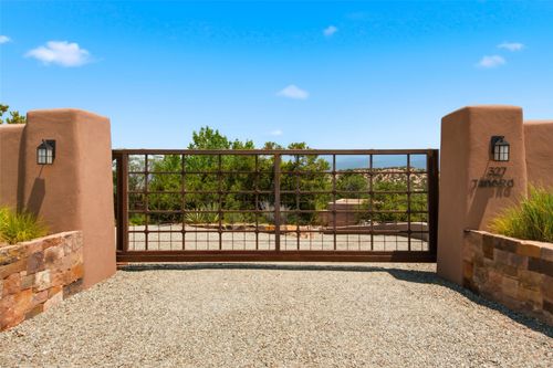 327 Tano Rd, Santa Fe, NM, 87506-8823 | Card Image