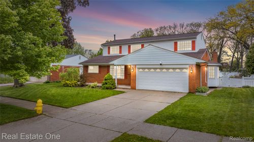 33438 Wexford St, Westland, MI, 48185-2870 | Card Image