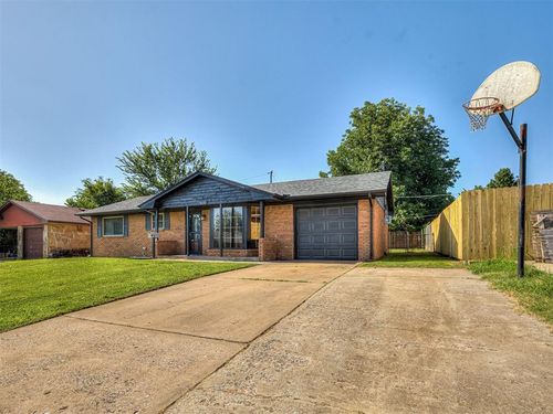 215 W Underwood St, El Reno, OK, 73036-5545 | Card Image